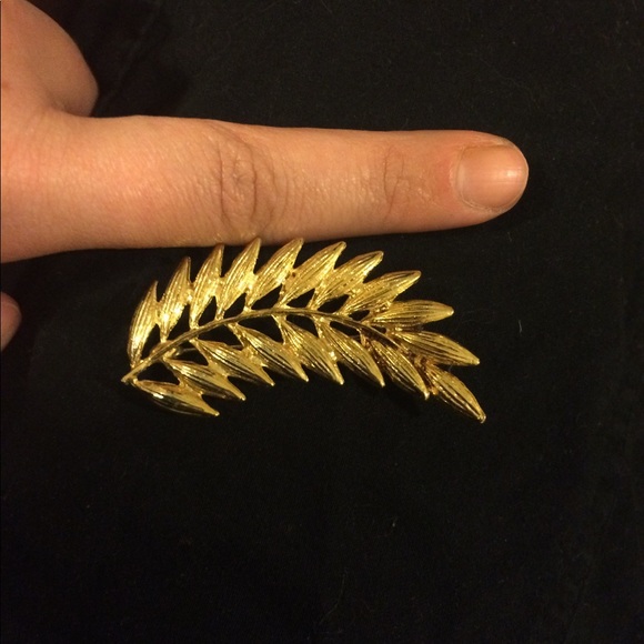 Golden Leaf Brooch - Picture 3 of 4